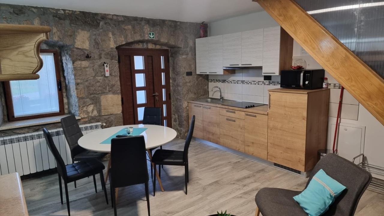 Villa Kos Lupoglav  외부 사진
