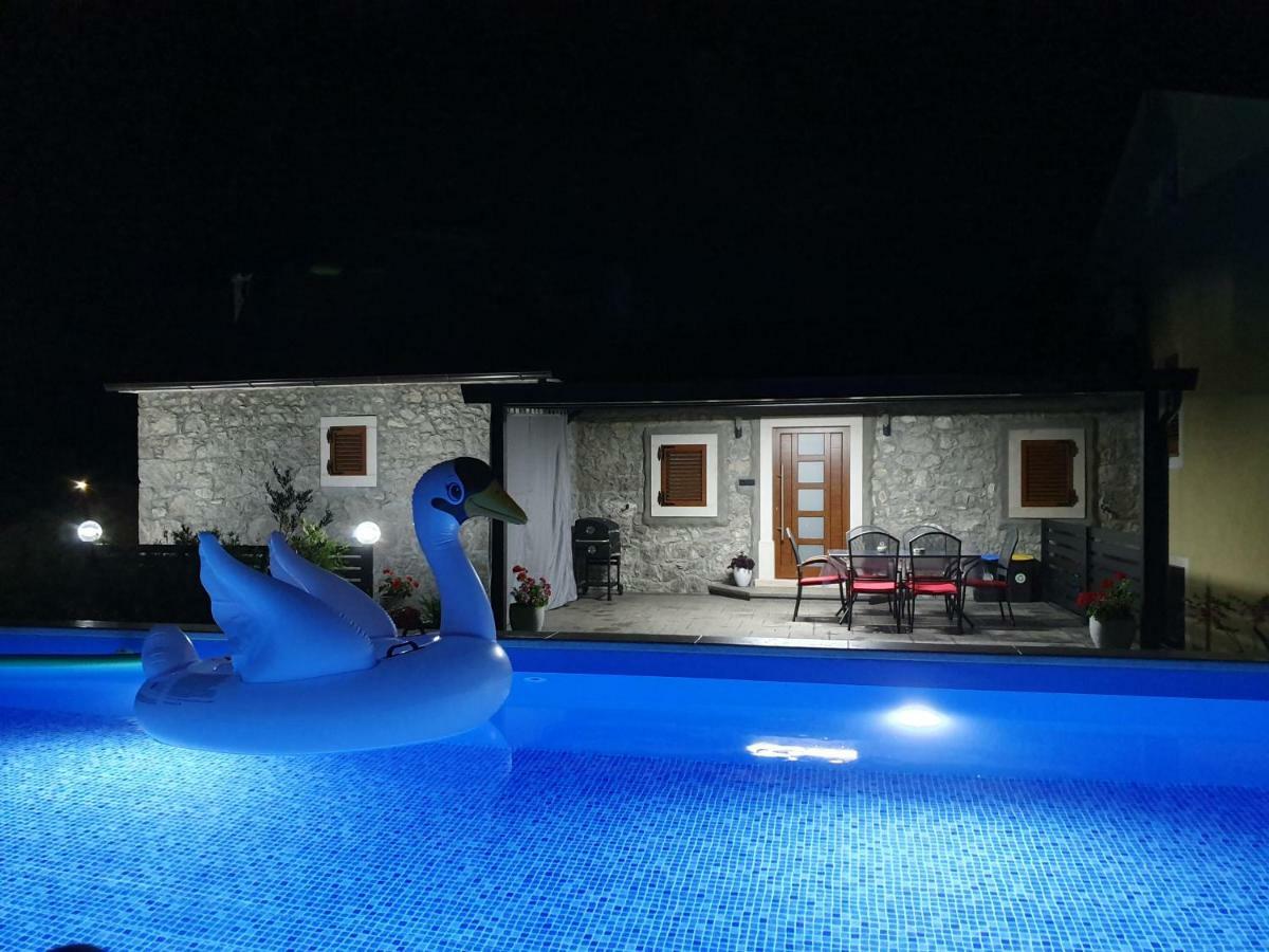 Villa Kos Lupoglav  외부 사진